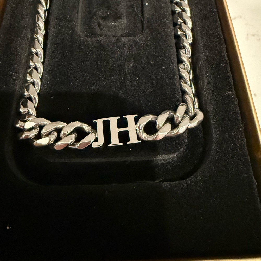 JH Silver Chain Necklace